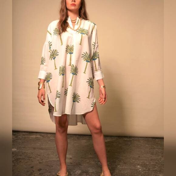 V de Vinster White & Green Oversized Palm Tree Print Tunic - Picture 1 of 12